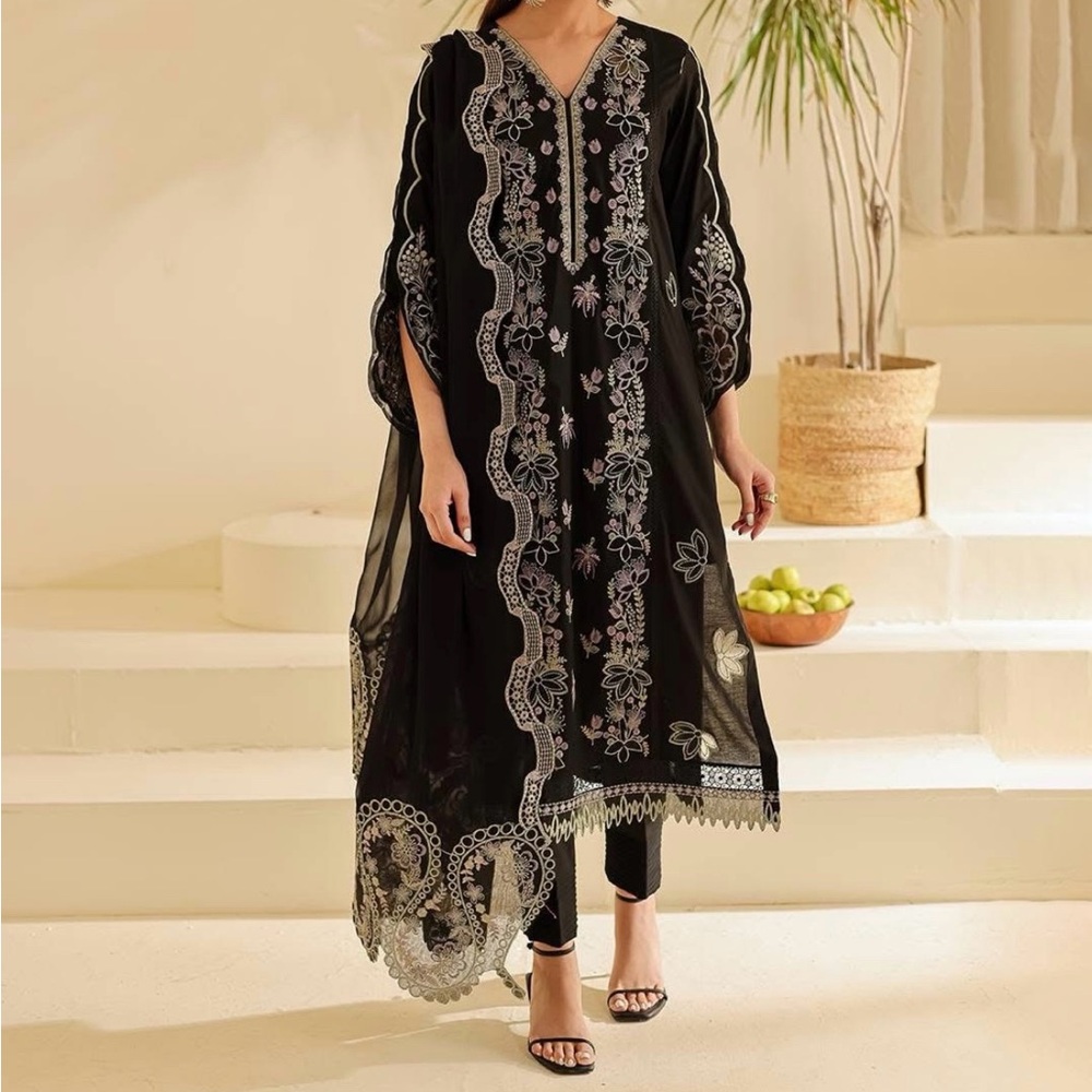 Elegant Black Embroidered Kaftan
